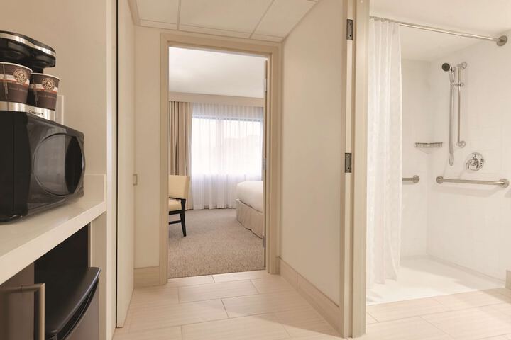 Embassy Suites by Hilton Milwaukee Brookfield