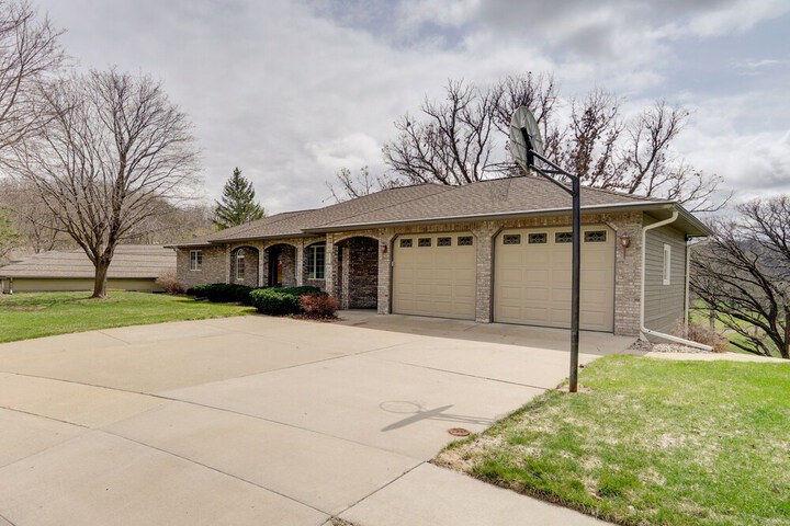 Family Minnesota Vacation Rental w / Balcony