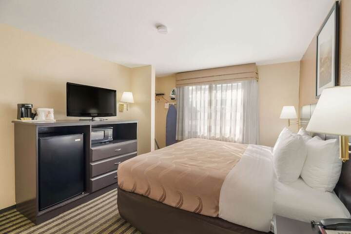 Room 18 of 28