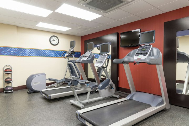 Hampton Inn & Suites Cleveland-Airport / Middleburg Heights