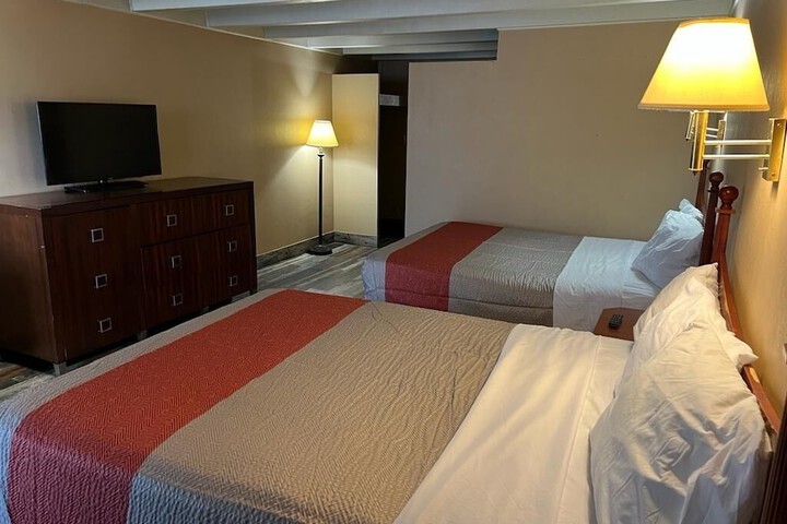 Room 10 of 12