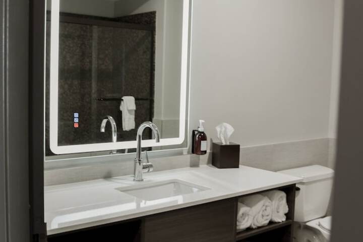 Room 131 of 174