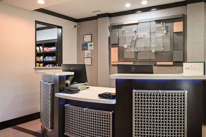 Holiday Inn Express & Suites Charlotte Southeast - Matthews by IHG