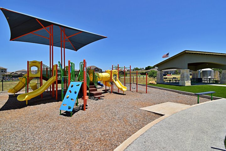 Long-term Stays Family-friendly Communal Pool!