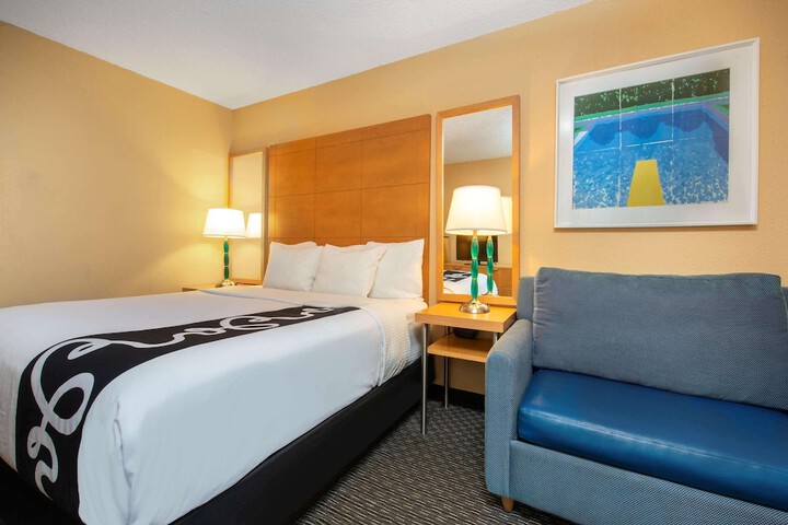 La Quinta Inn & Suites by Wyndham Deerfield Beach I-95