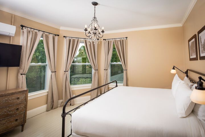 Pine Cottage Bed & Breakfast