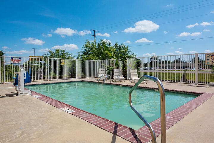 Pool 10 of 74