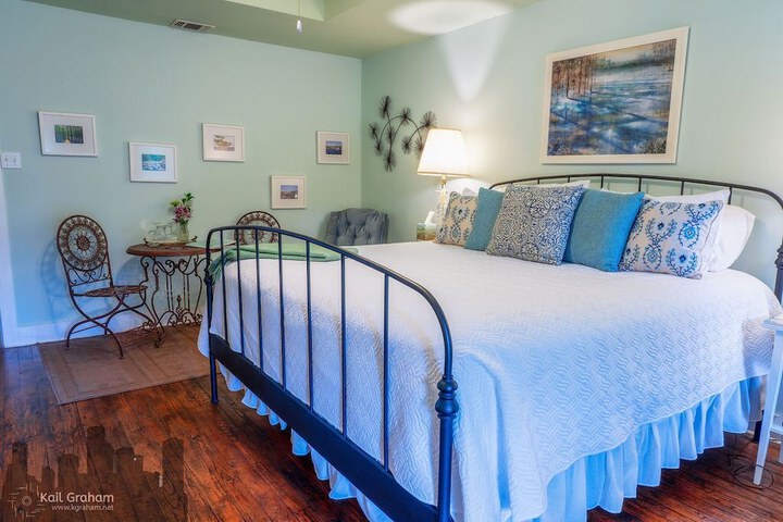 Equinox Inn at Canyon Lake
