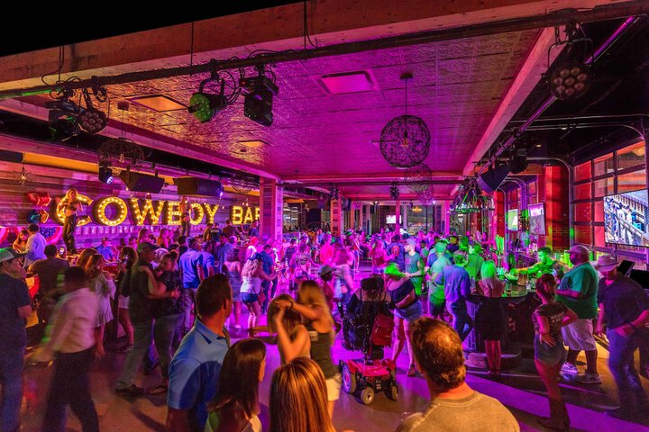Live by Loews Arlington, TX