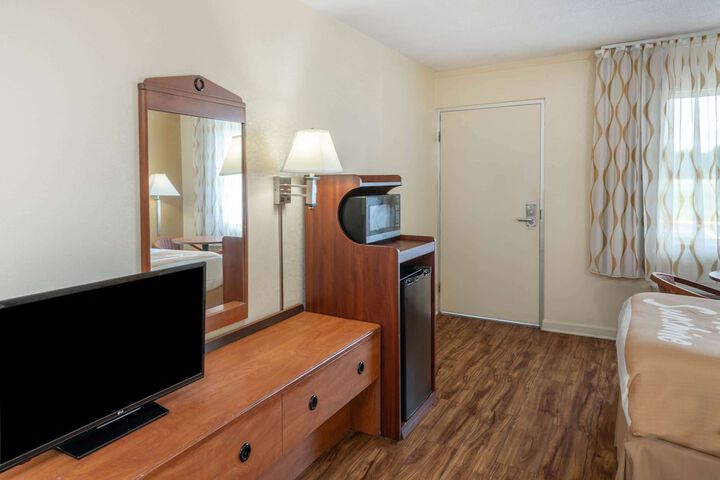 Room 27 of 44
