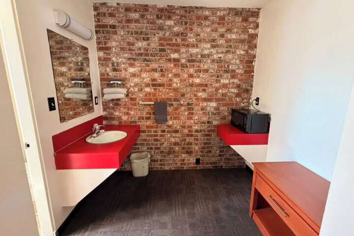 Travelers Inn by OYO Longview Kelso
