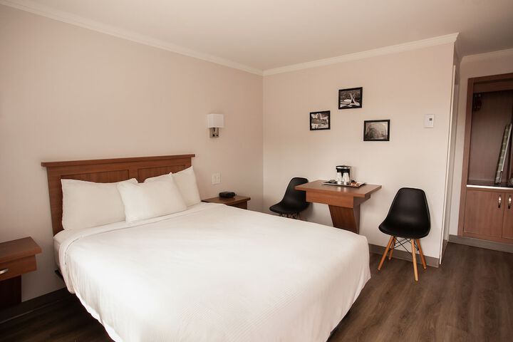 Room 9 of 15