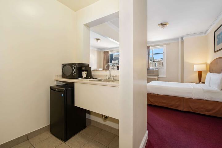 Room 16 of 22