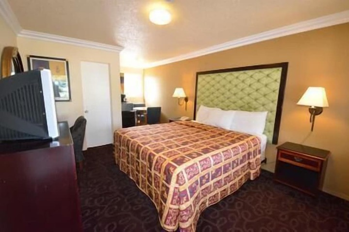 Room 21 of 37