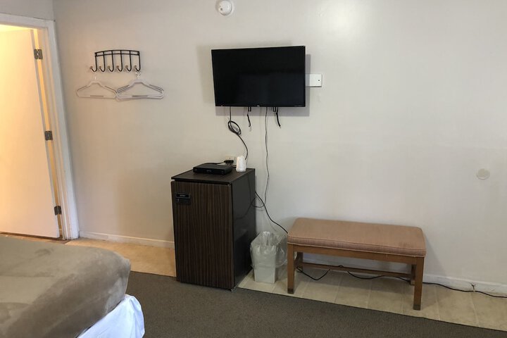Room 12 of 25