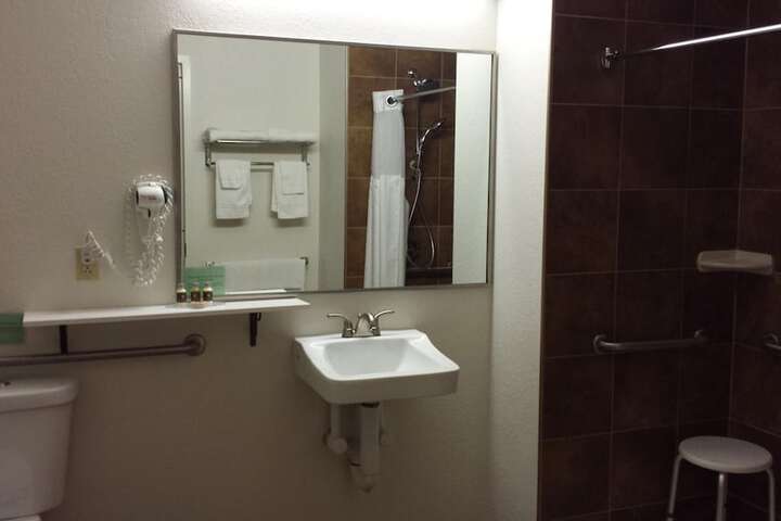 Room 13 of 40