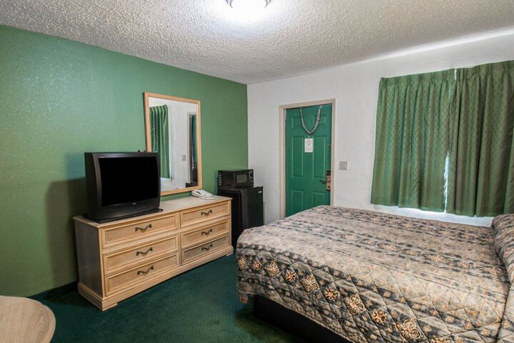 Room 14 of 16