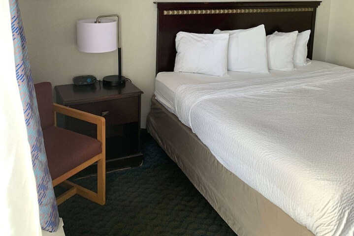 Room 35 of 65
