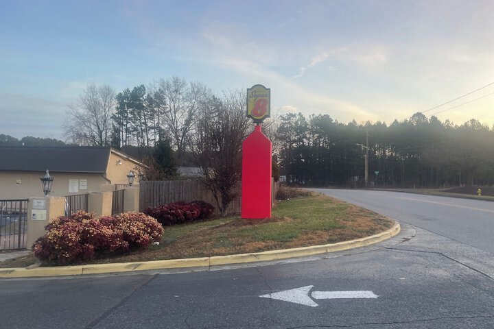 Super 8 by Wyndham Monroe