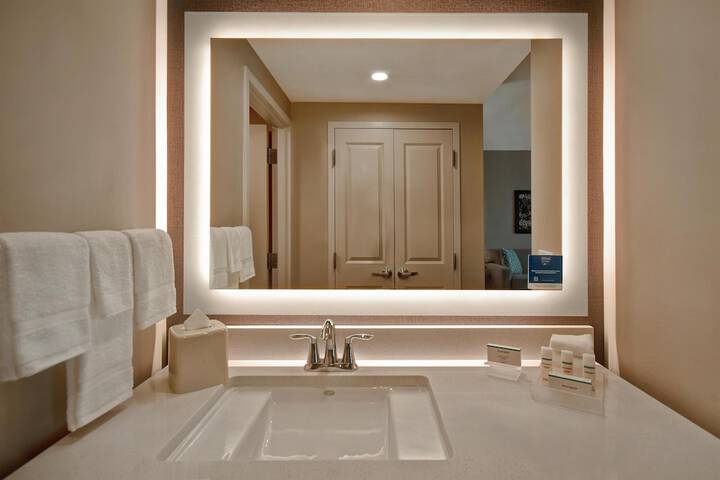 Homewood Suites by Hilton Orlando at Flamingo Crossings