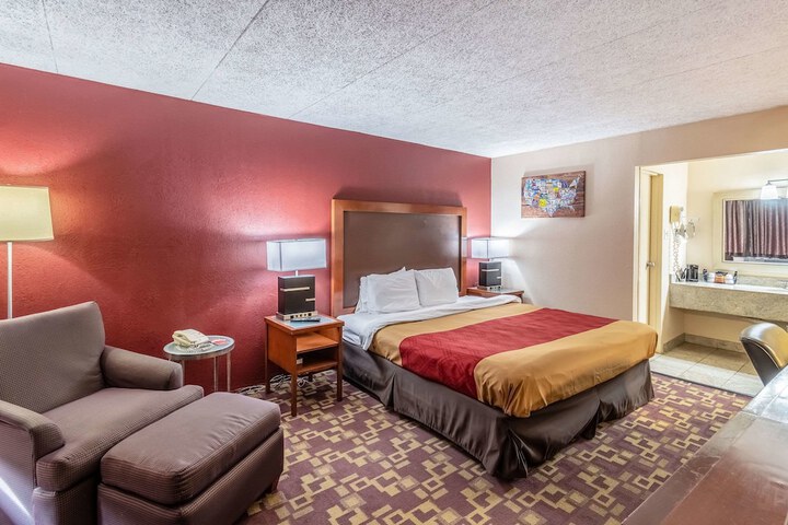Room 15 of 33
