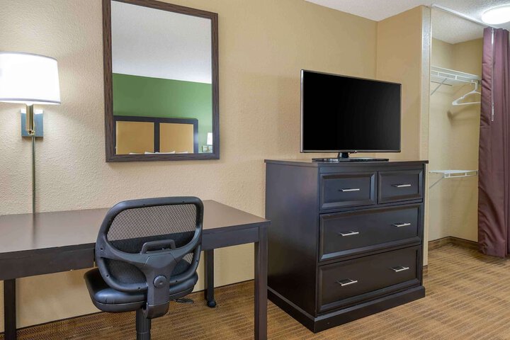 Room 12 of 27