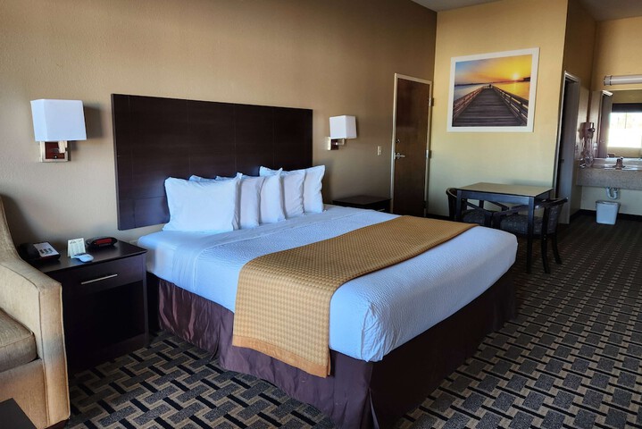 Days Inn by Wyndham Baytown East
