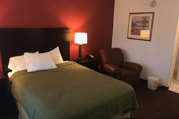 Days Inn by Wyndham Cave City