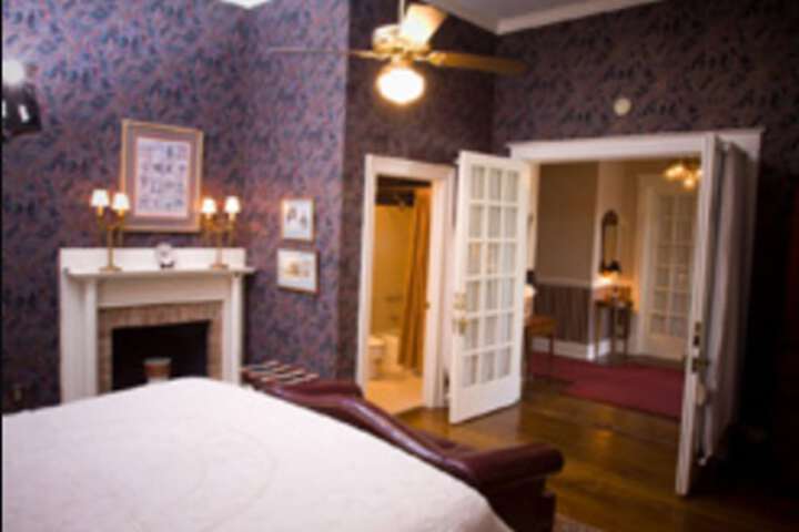 1842 Inn