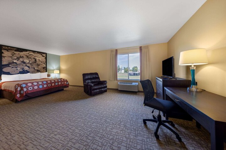 Super 8 by Wyndham Jackson MN