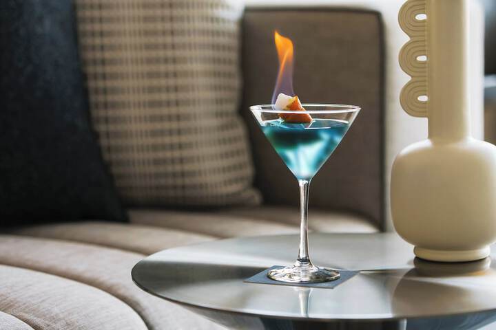Lounge 41 of 47