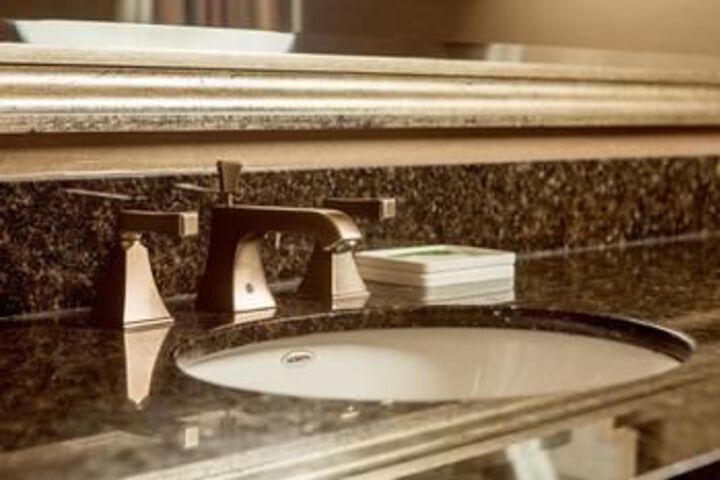 BEST WESTERN PLUS Coquitlam Inn Convention Centre