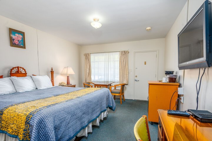 Room 11 of 14