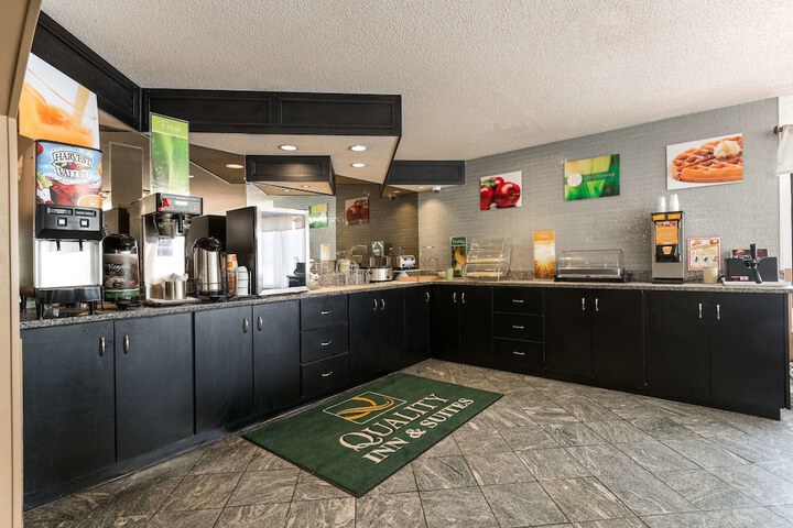 Quality Inn & Suites Portage Central