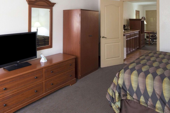 Room 30 of 46