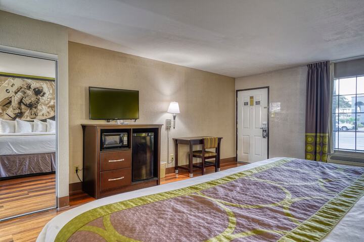 Room 17 of 30