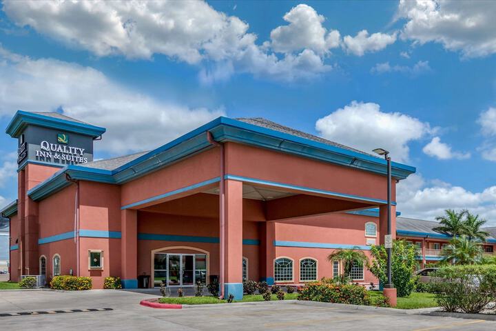Quality Inn & Suites at the Outlets Mercedes / Weslaco