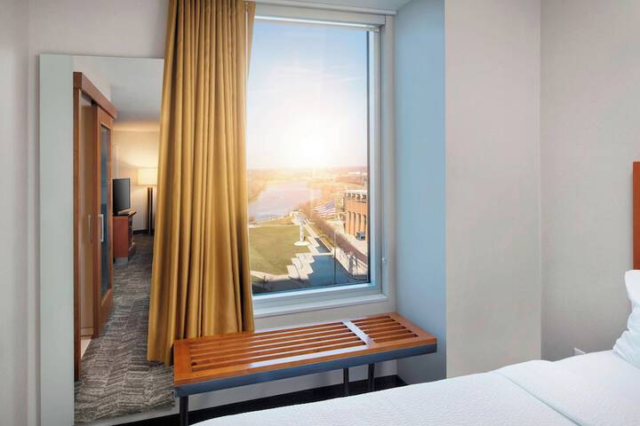 Room 18 of 37