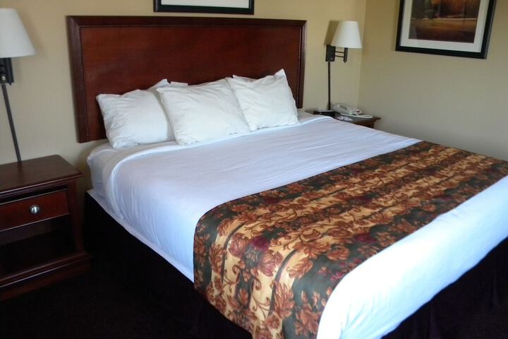 Pocahontas Inn & Suites
