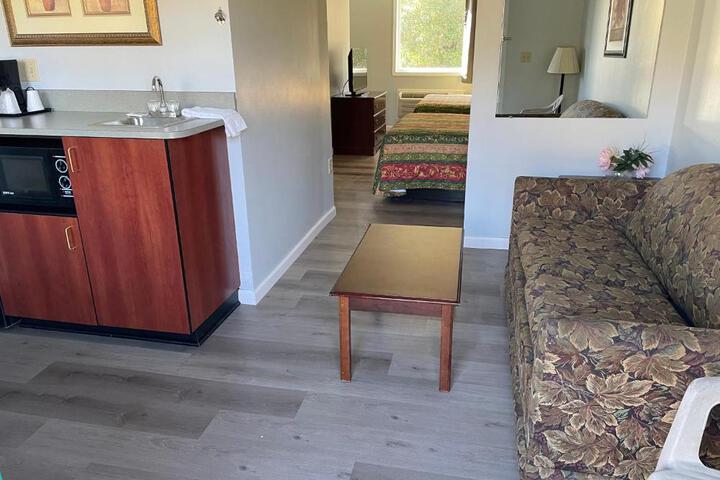Perry-O Inn & Suites