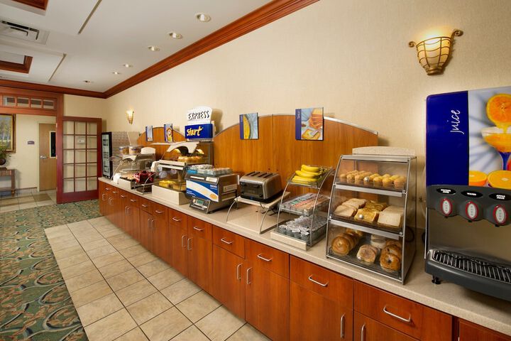 Holiday Inn Express & Suites Lenoir Cty by IHG