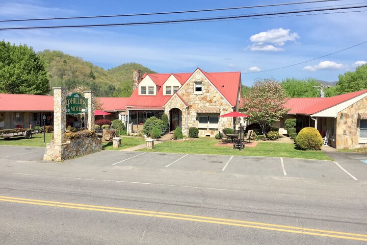 Phillips Historic Motel & Cottages