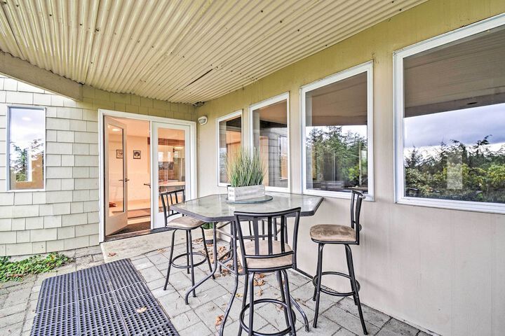 Unique Port Ludlow Home w / 3 Decks & Hot Tub!