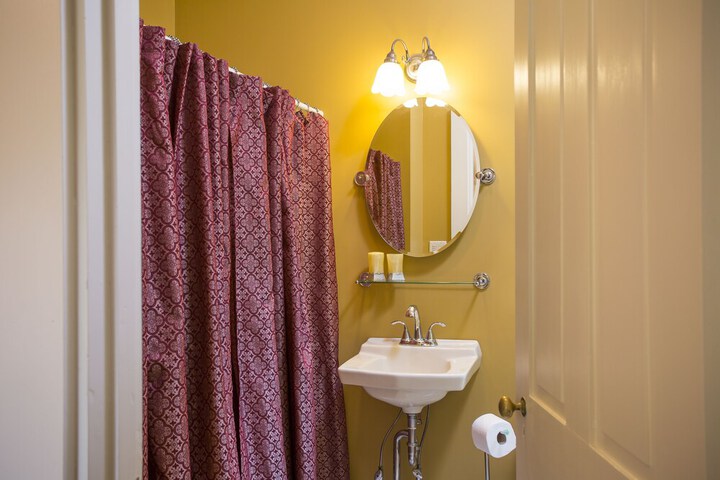 Room 25 of 51