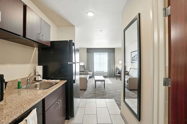 Cobblestone Hotel & Suites-Bellefontaine