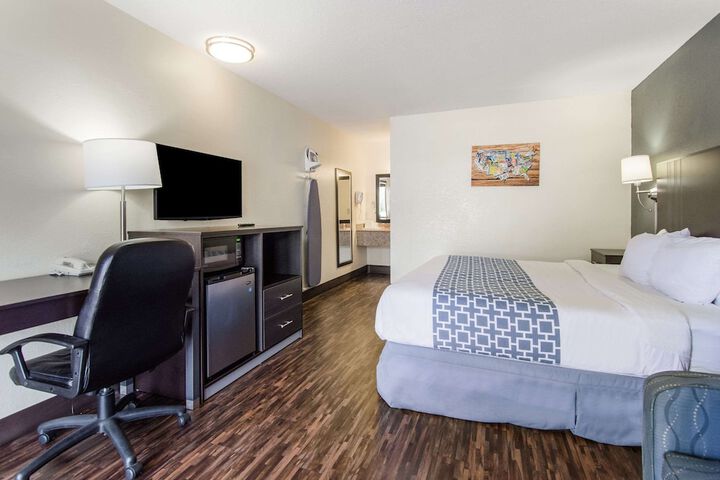 Room 12 of 27