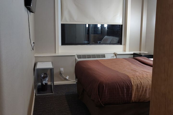 Hotel Key LaGuardia Airport