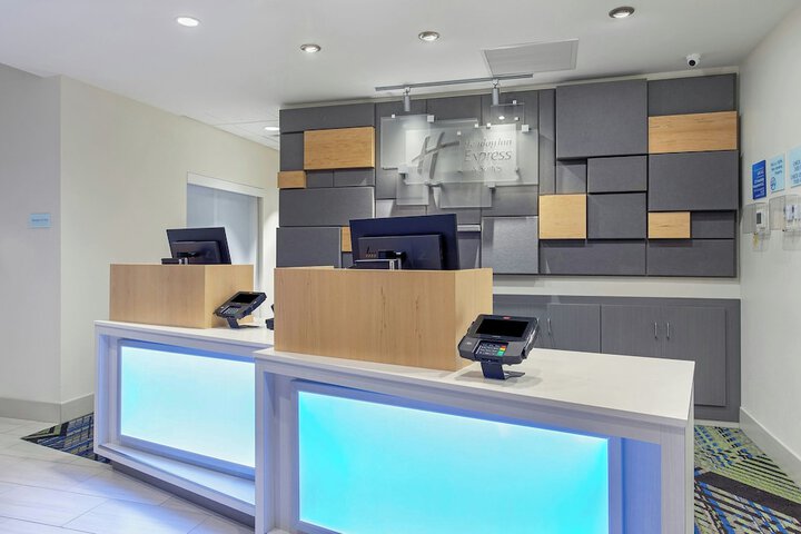 Holiday Inn Express & Suites La Grange by IHG