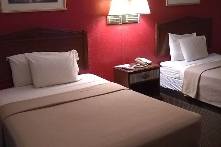 Room 8 of 16