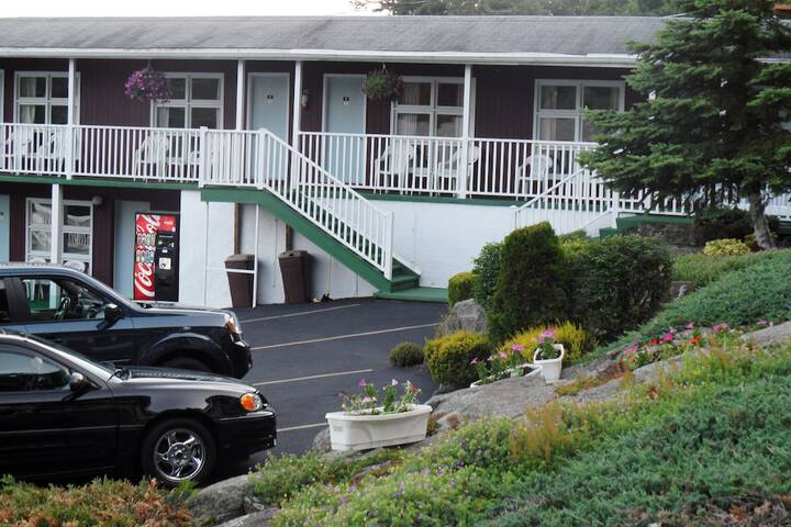 Pinebrook Motel